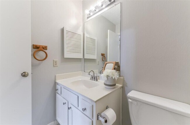 Building Photo - 5701 Village Arbour Dr