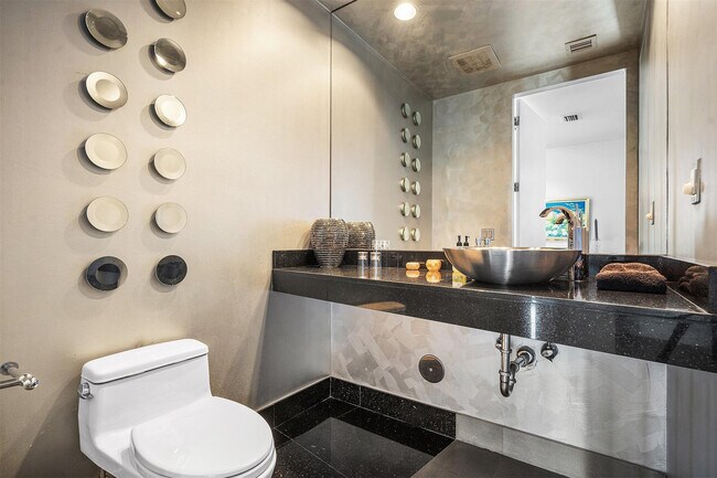 Building Photo - 715 Bayshore Dr