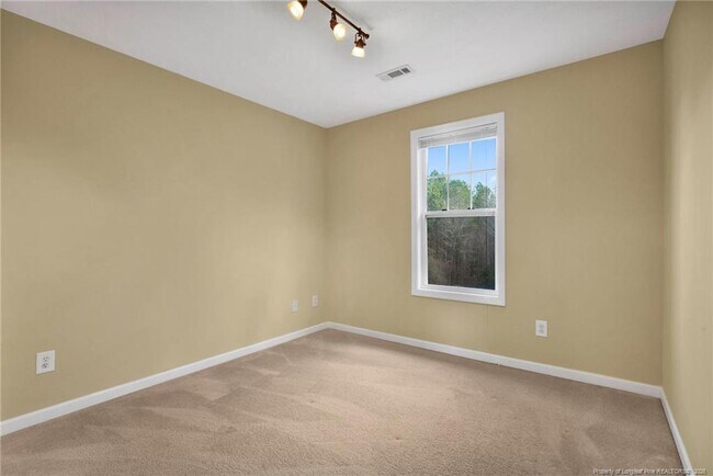 Building Photo - 75 Countess Ct