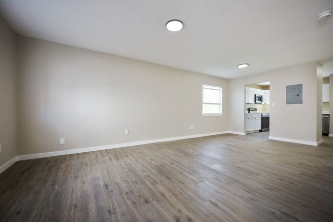 Building Photo - 2-Bedroom Duplex in SE Portland