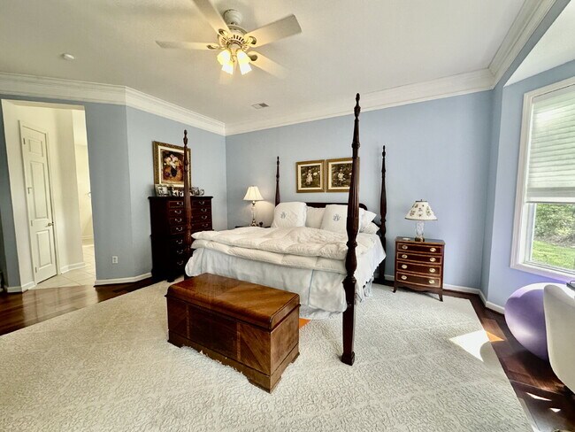Building Photo - Spacious Beautifully Appointed Two Bedroom...