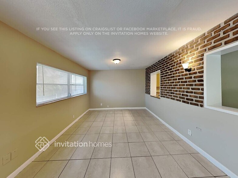 Building Photo - 9350 NW 35th Manor