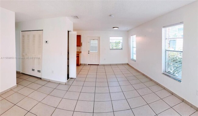 Building Photo - 2 bedroom in Hallandale FL 33009