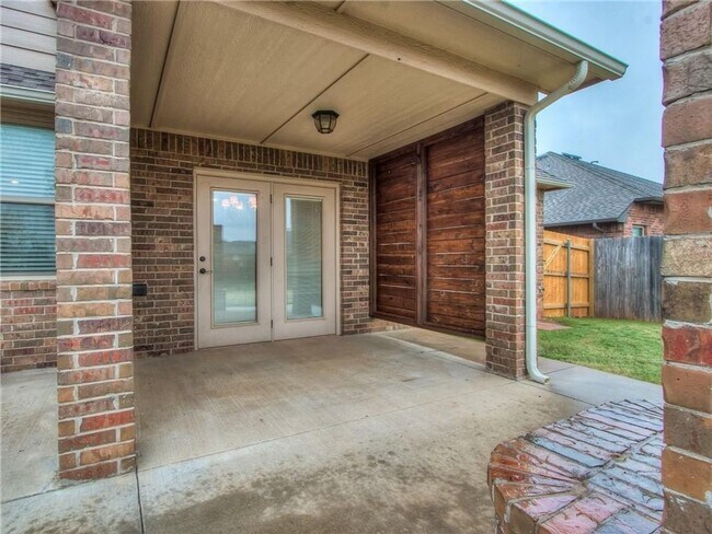 Building Photo - 15412 Homecoming Dr