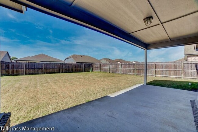 Building Photo - Pool + Park Community! 3/2/2 Plus Office!