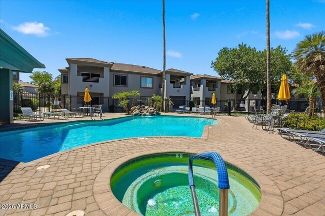 Building Photo - 7401 W Arrowhead Clubhouse Dr