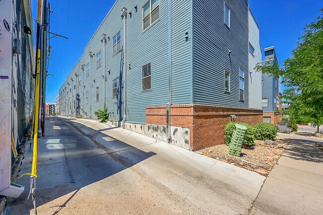 Building Photo - 2680 Blake St