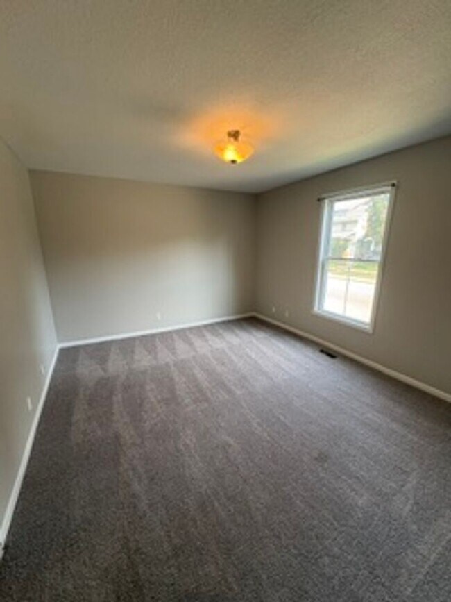 Building Photo - 4 bedroom single family home in Peoria for Rent