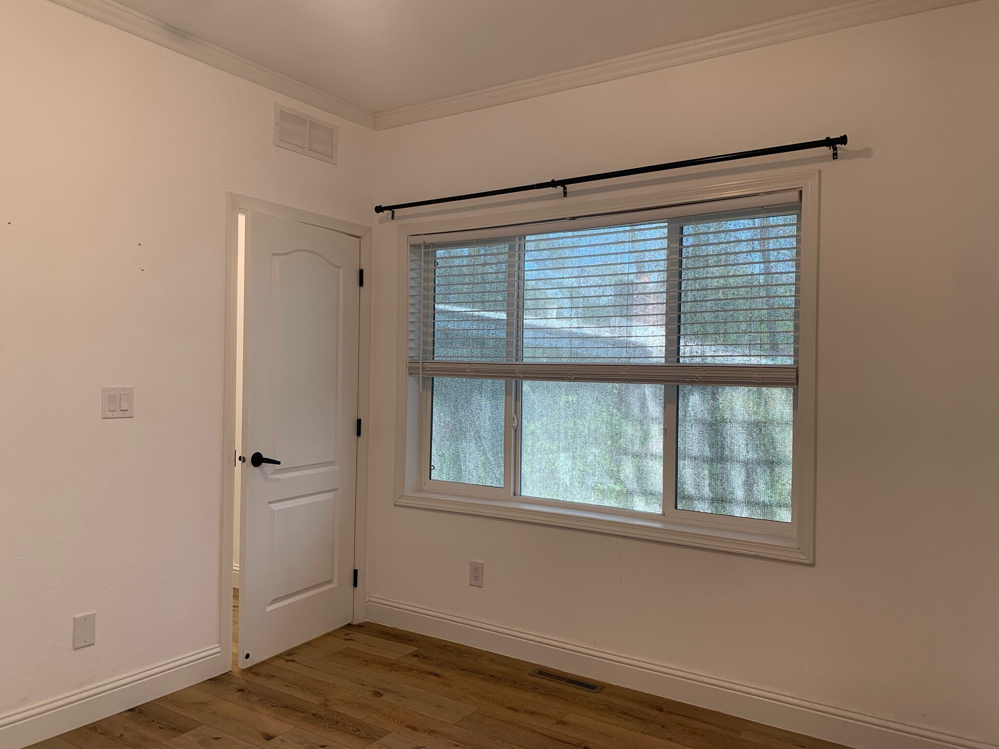 Building Photo - 412 Boas Dr