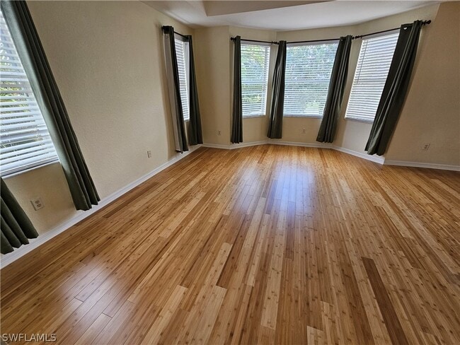 Building Photo - 2084 Par Dr