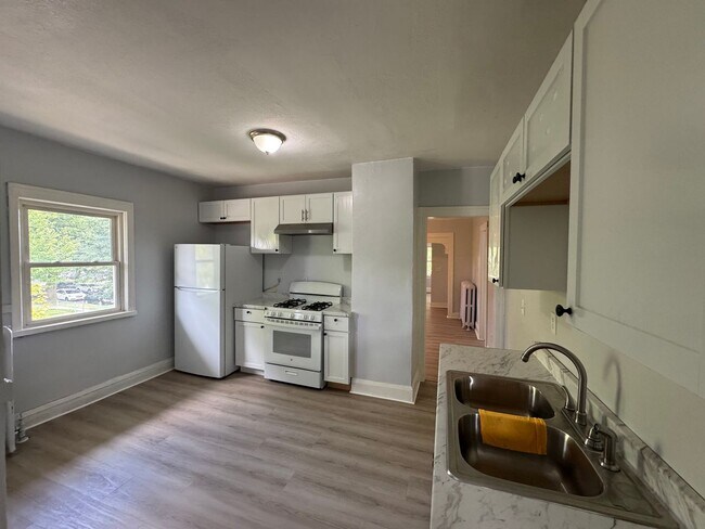 Building Photo - 1429-31 Knox Ave N