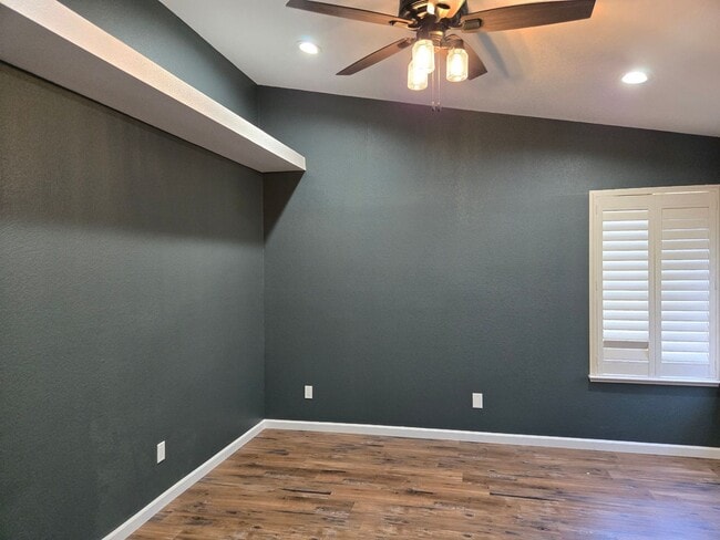 Building Photo - Charming 3BD/2BA Home in Quiet Cul-De-Sac with Solar & Included Landscaping