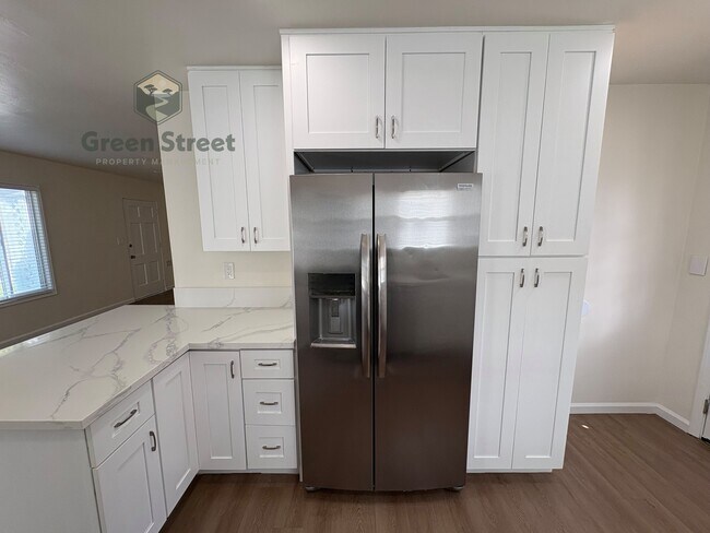 Building Photo - 1719 Oliver Ave