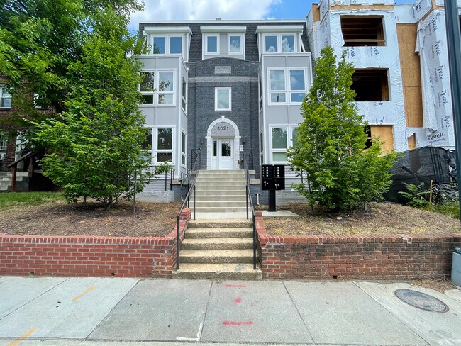 Building Photo - 1021 17th St NE