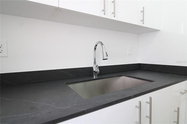 Building Photo - 1926 Honour Rd