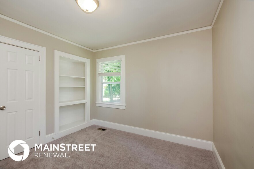 Building Photo - 3017 Dogwood Ave