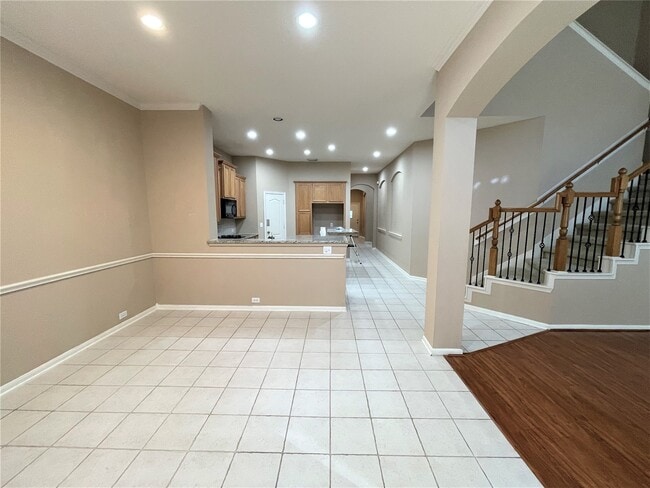 Building Photo - 3305 Knollcrest Ln