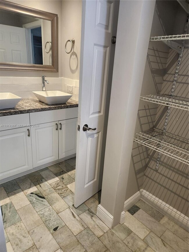 Building Photo - 107 18th Ave S