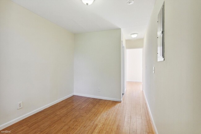 Building Photo - 2 br, 2 bath Triplex - 1616 WILLINGTON ST ...