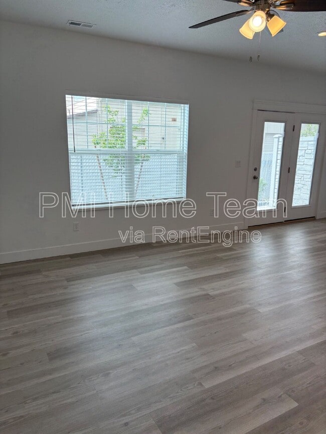 Building Photo - 618 W Cozy Ln