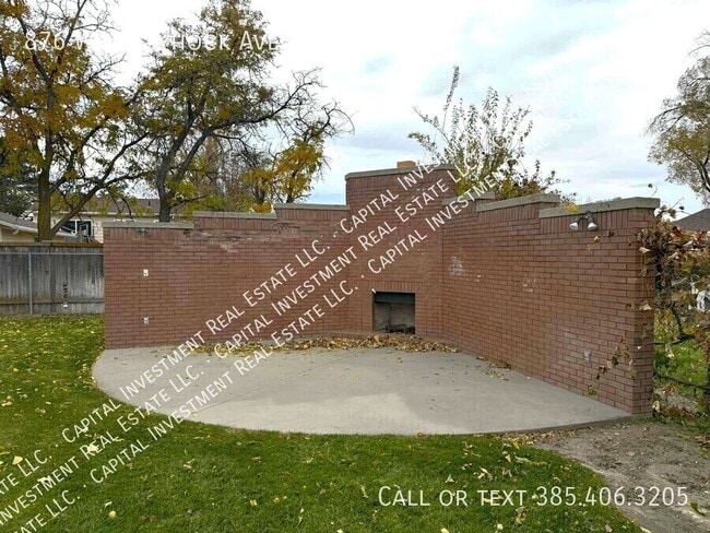 Building Photo - 876 Hollyhock Ave