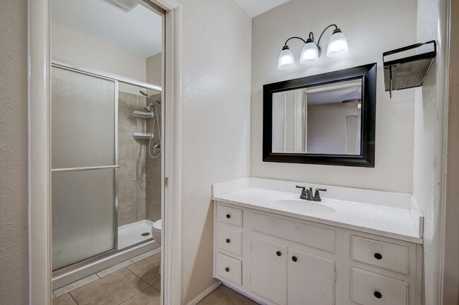 Building Photo - 206 Meadow Path Dr