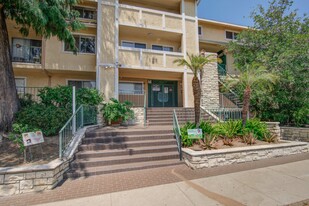 Building Photo - 121 Sinclair Ave