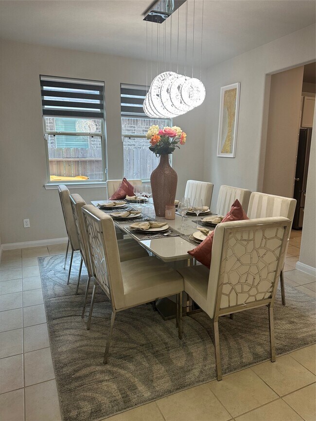 Building Photo - 1617 Darwin Cedar Dr