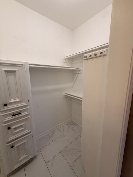 Building Photo - 6035 Spring Creek Grove Ln