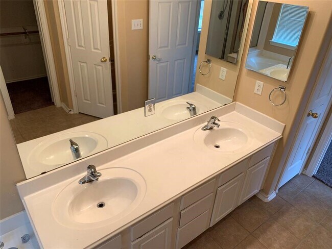 Building Photo - 9119 Melody Park Ln