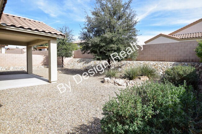Building Photo - Immaculate Willow Ridge 4 Bedroom 2 Bath
