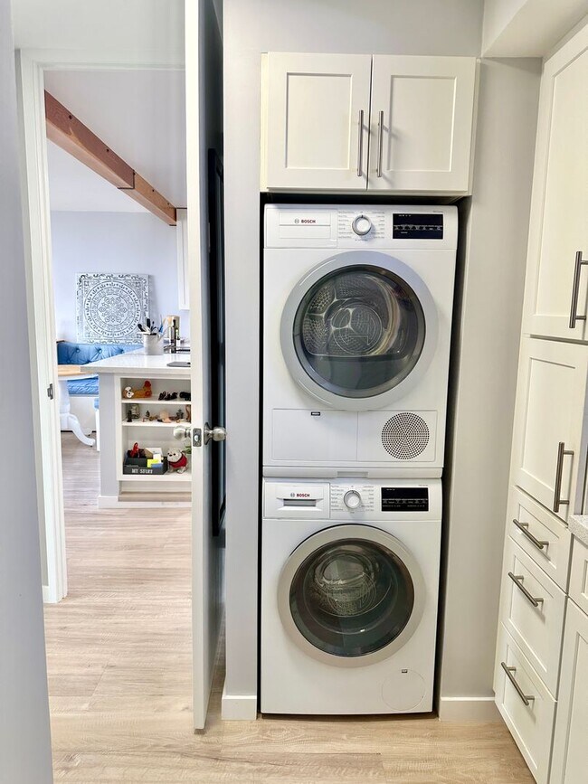 Building Photo - Upgraded 1 bedroom in Waikiki! Price Change!