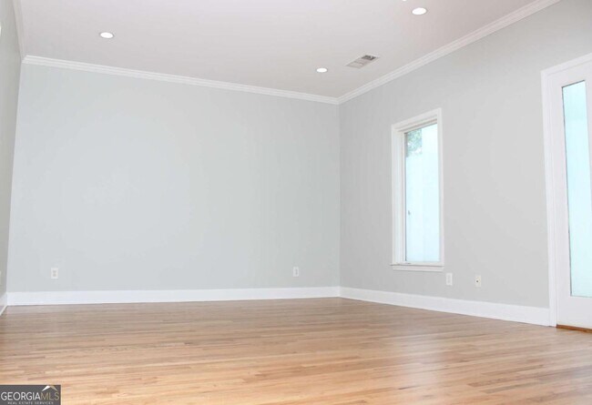 Building Photo - 1124 Center St NW