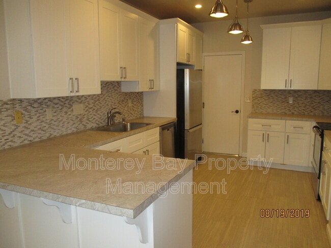 Building Photo - 40 Glen Lake Dr