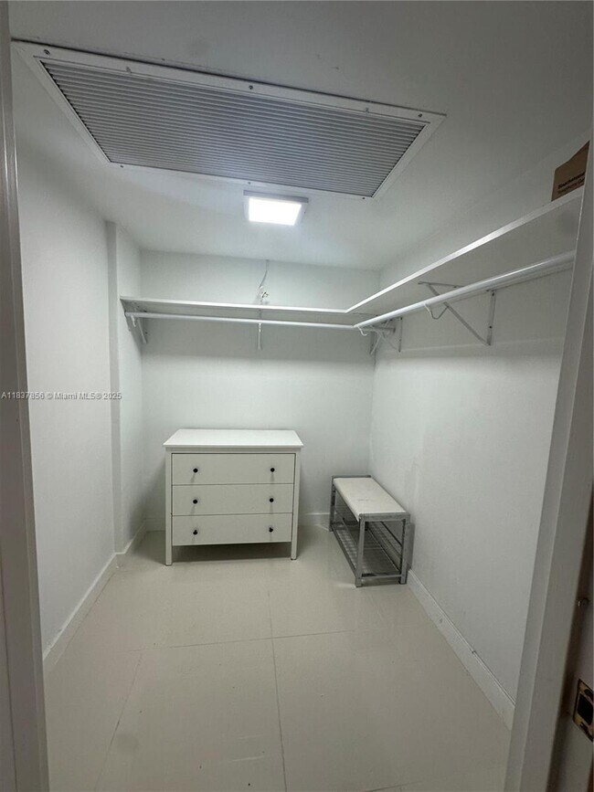 Building Photo - 5255 Collins Ave