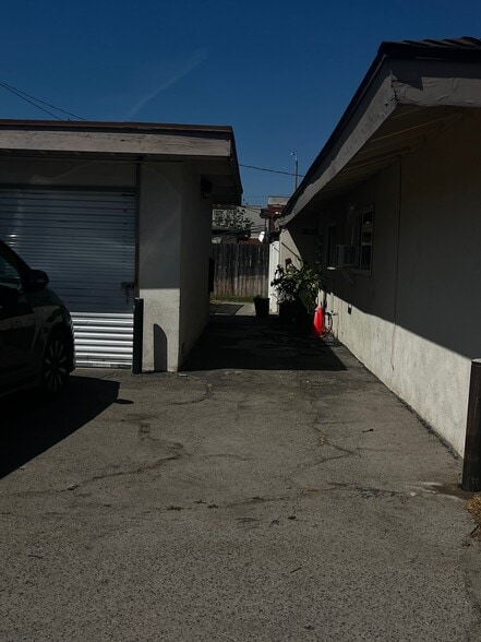 Building Photo - 2211 S Mountain View Ave