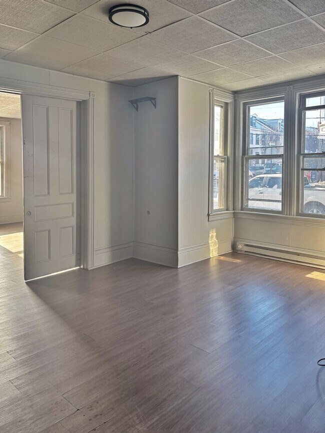 Building Photo - 1053 Lehigh St