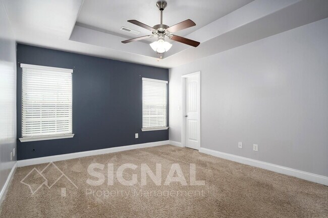 Building Photo - 473 River Crest Dr N