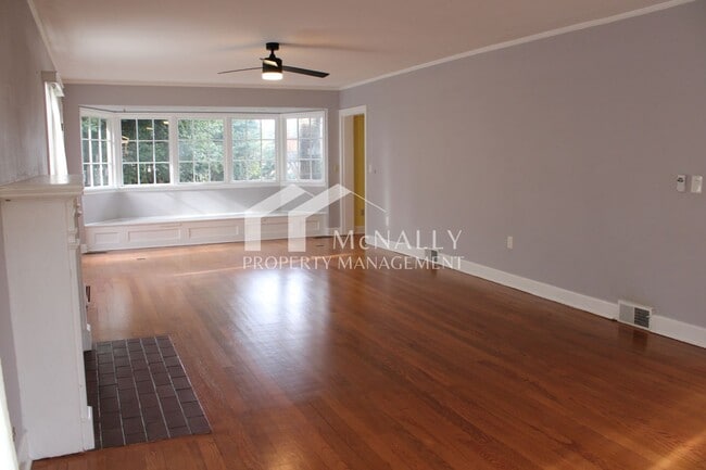 Building Photo - 5 Bedroom, 4 Bathroom Historic Tacoma Home