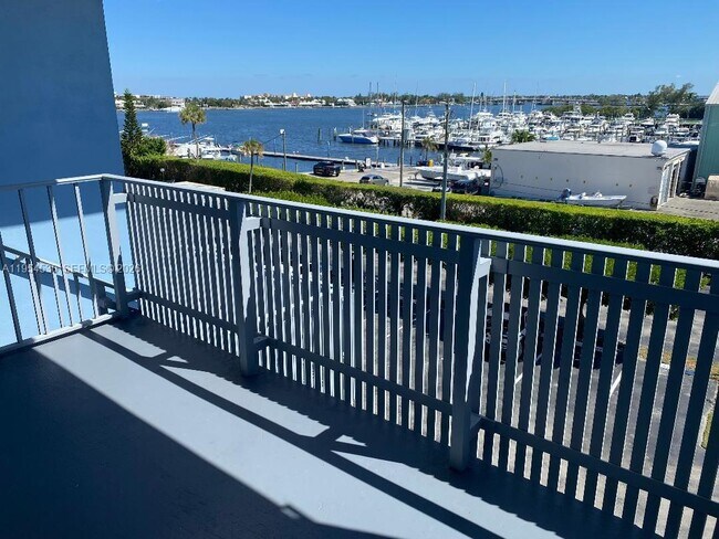 Building Photo - 100 Waterway Dr S