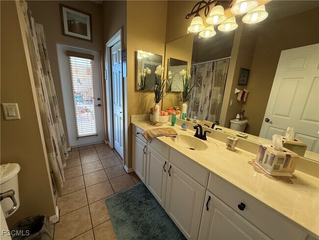 Building Photo - 3619 SW 6th Ave