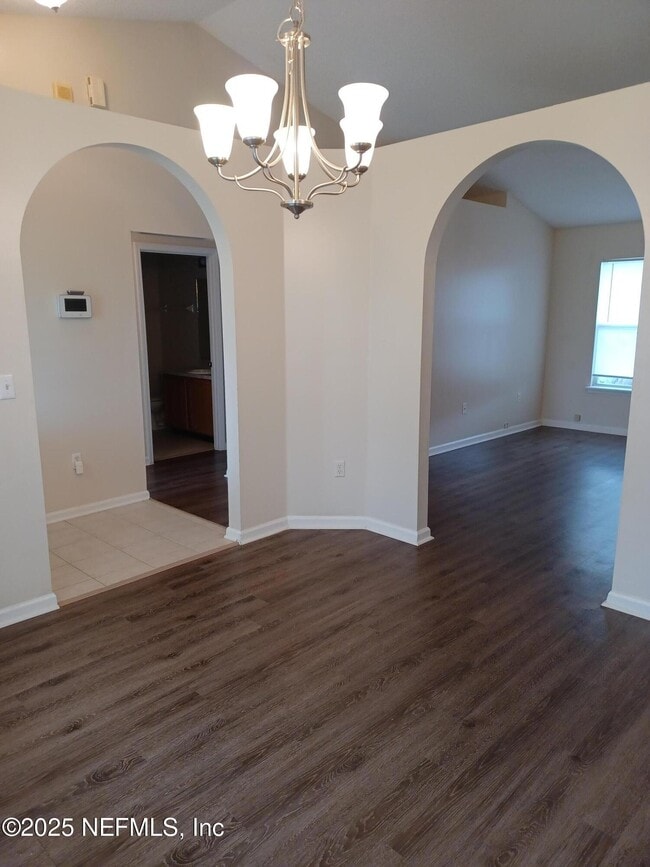 Building Photo - 608 Abbey Ct