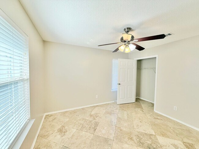 Building Photo - Spacious 3-Bedroom Home - Ideal Location