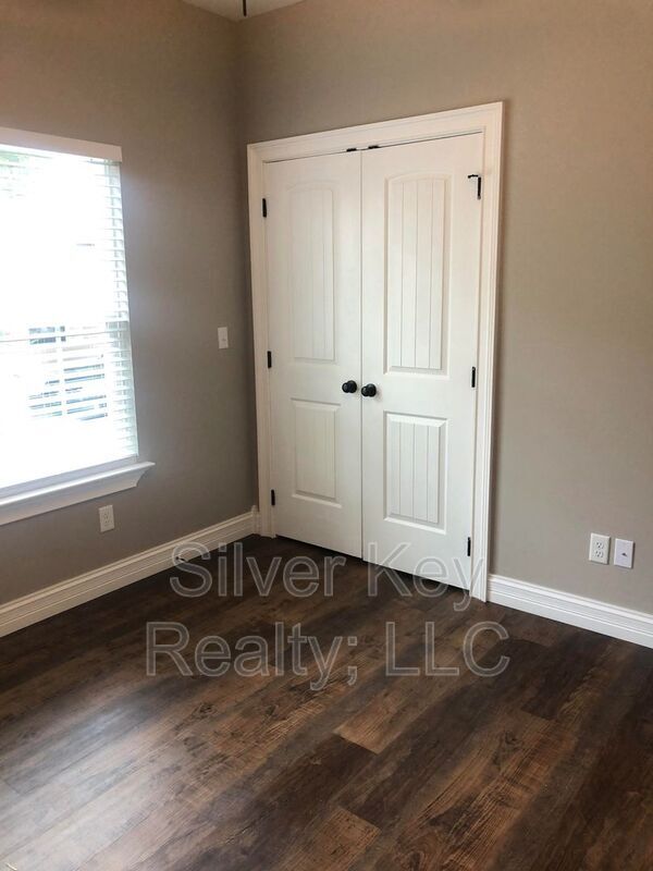 Building Photo - 427 Sterling Rd