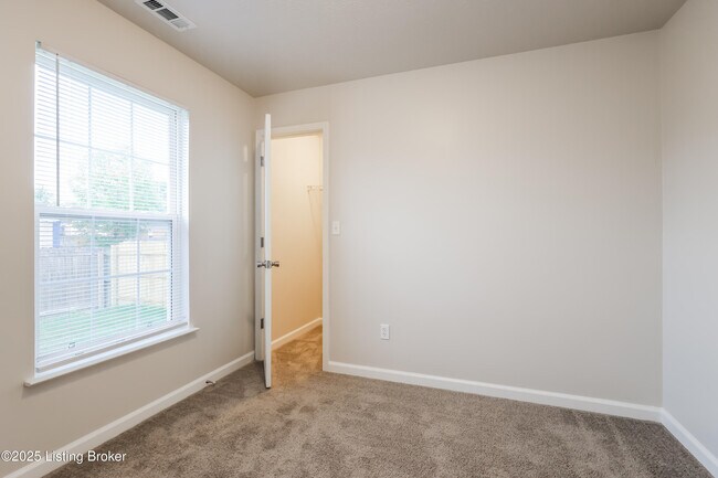 Building Photo - 257 S Shore Dr