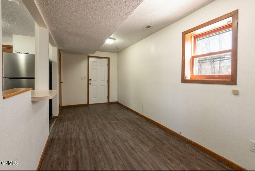 Primary Photo - 205 E Avenue E