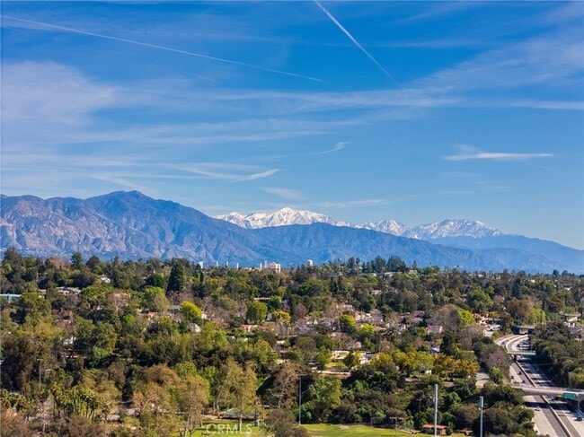 Building Photo - 712 Chestnut Ave