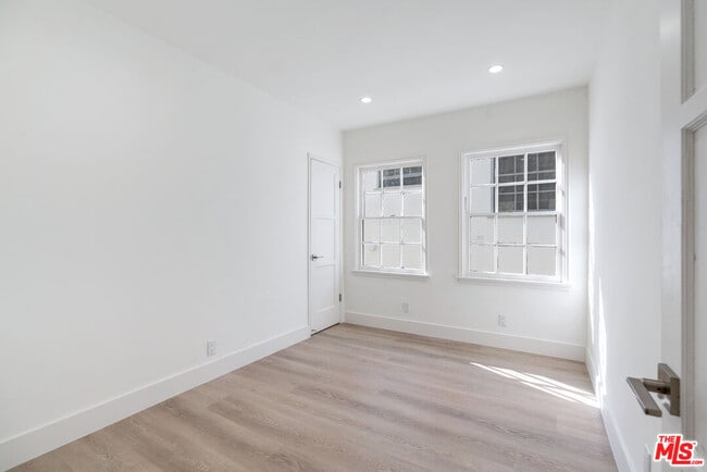 Building Photo - 9216 Alden Dr