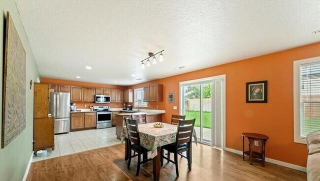 Building Photo - Beautiful Middleton Home