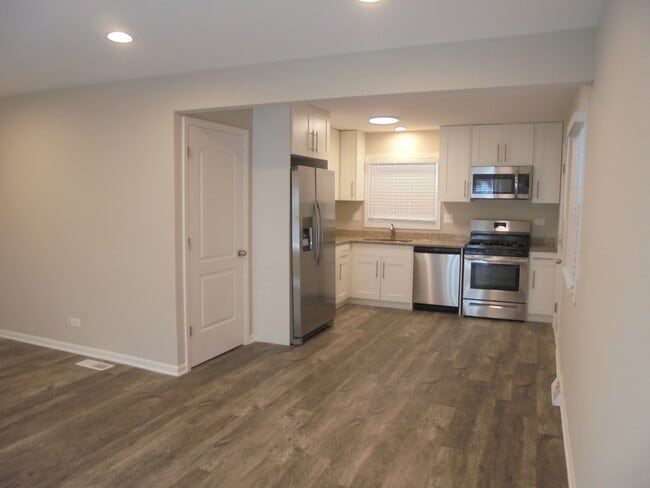 Building Photo - 1808 W Ridgeland Ave